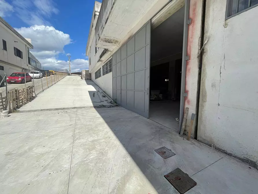 Immagine 10 di Magazzino in affitto  in Via Vicinale Discesa Galitta a Maddaloni