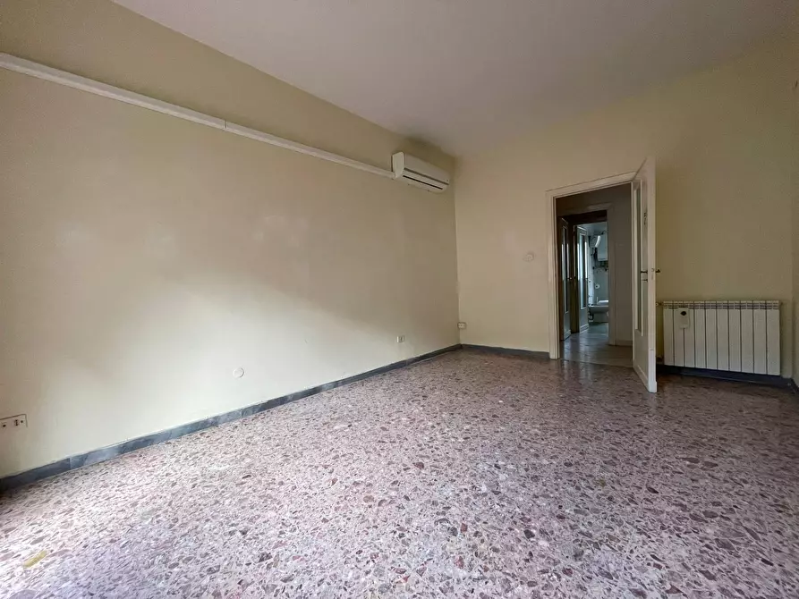 Immagine 16 di Ufficio in affitto  in Via Caduti sul Lavoro a Caserta