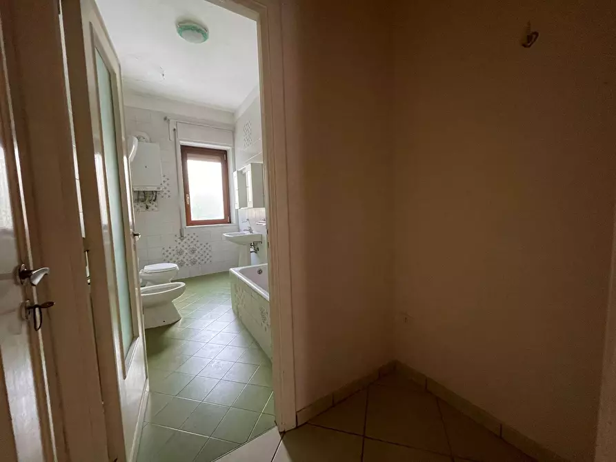 Immagine 41 di Ufficio in affitto  in Via Caduti sul Lavoro a Caserta