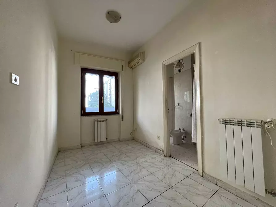 Immagine 31 di Ufficio in affitto  in Via Caduti sul Lavoro a Caserta