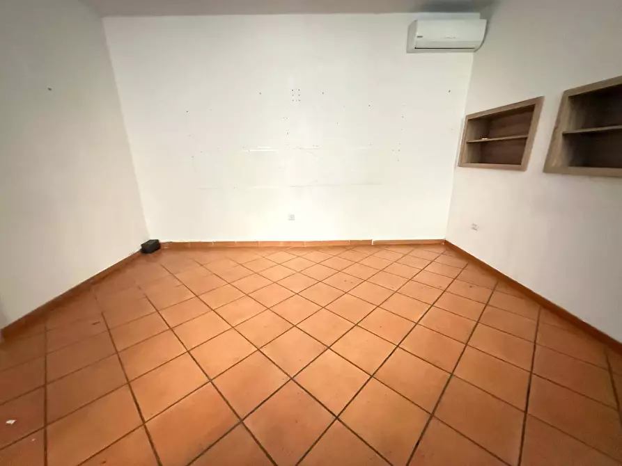 Immagine 5 di Negozio in affitto  in Via San Carlo 126 a Caserta