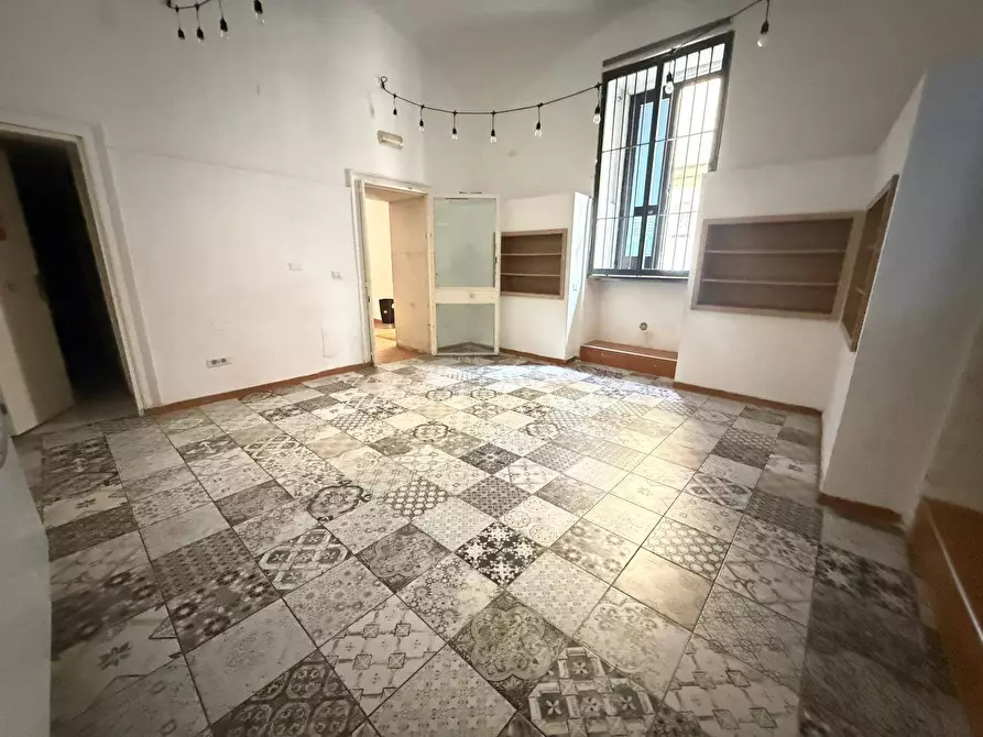 Immagine 10 di Negozio in affitto  in Via San Carlo 126 a Caserta