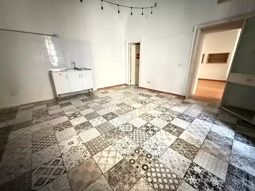 Immagine 12 di Negozio in affitto  in Via San Carlo 126 a Caserta