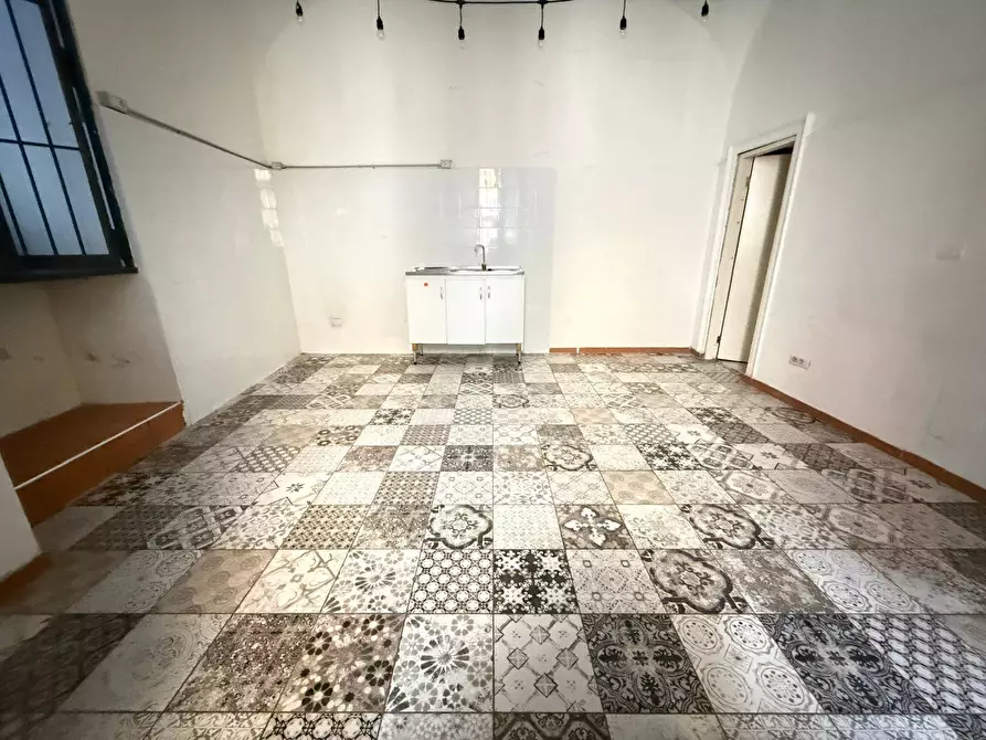 Immagine 13 di Negozio in affitto  in Via San Carlo 126 a Caserta