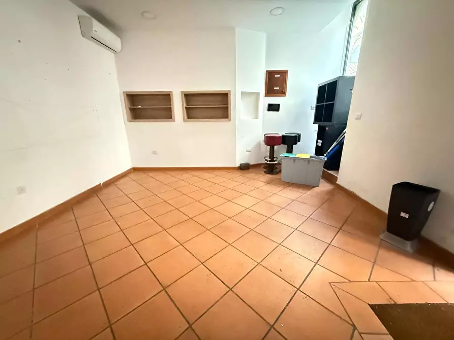 Immagine 3 di Negozio in affitto  in Via San Carlo 126 a Caserta