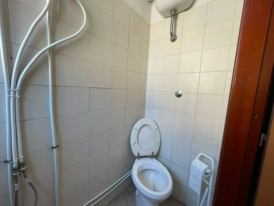 Immagine 15 di Negozio in affitto  in Via Leonardo da Vinci a Capodrise