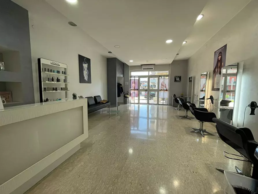 Immagine 20 di Negozio in affitto  in Via Leonardo da Vinci a Capodrise