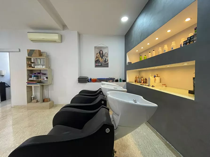 Immagine 6 di Negozio in affitto  in Via Leonardo da Vinci a Capodrise