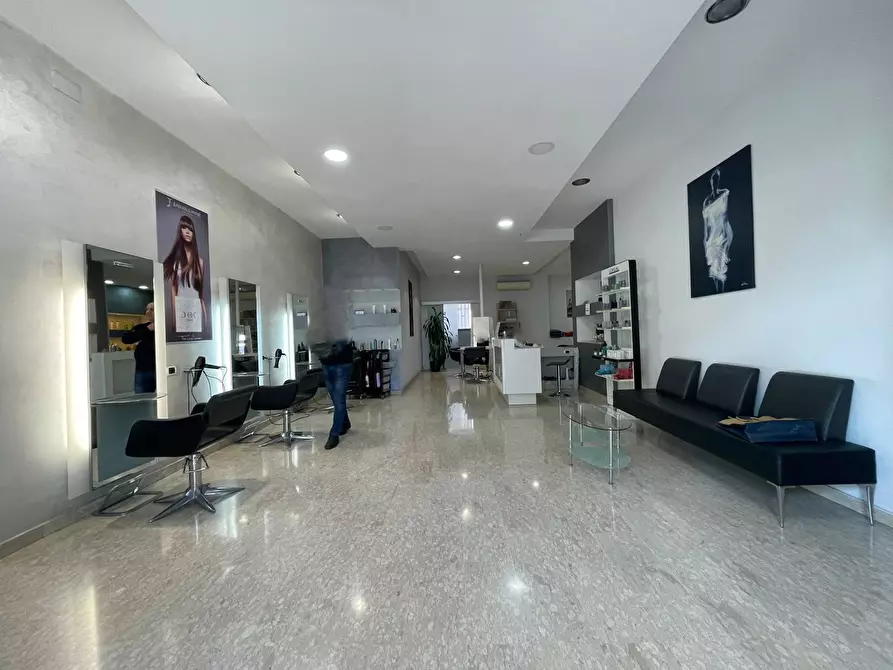 Immagine 5 di Negozio in affitto  in Via Leonardo da Vinci a Capodrise