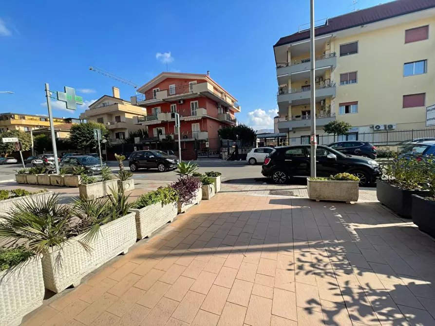 Immagine 22 di Negozio in affitto  in Via Leonardo da Vinci a Capodrise