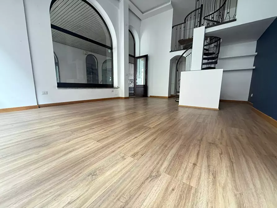 Immagine 4 di Negozio in affitto  in Via Colombo 24 a Caserta