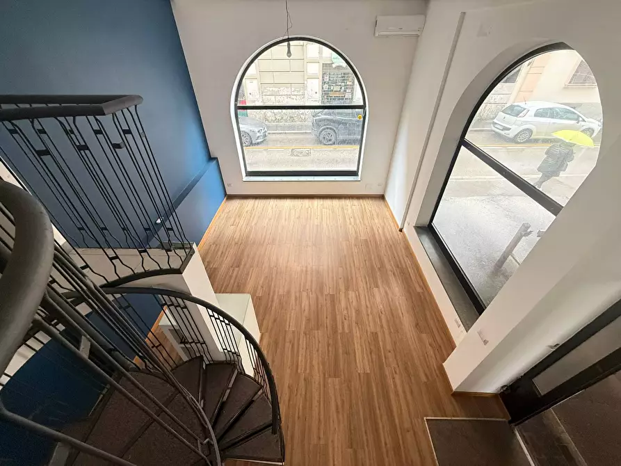 Immagine 6 di Negozio in affitto  in Via Colombo 24 a Caserta