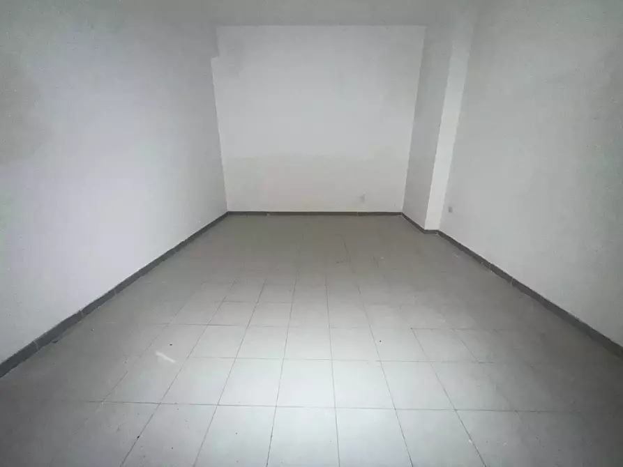 Immagine 20 di Negozio in affitto  in Via Colombo 24 a Caserta