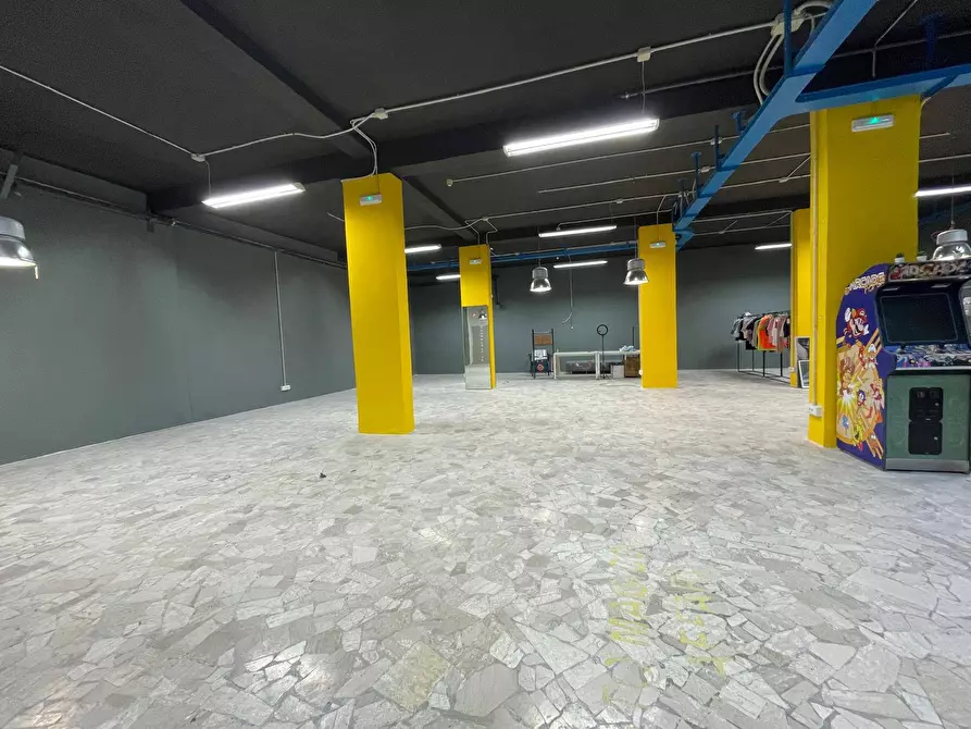 Immagine 7 di Magazzino in affitto  in via Nazionale Appia 253 a Capodrise