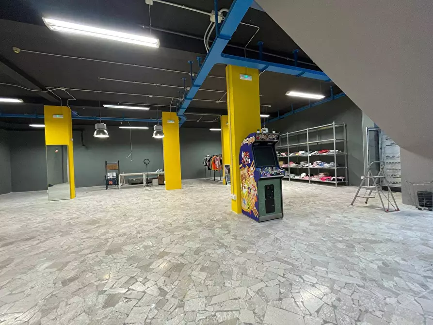 Immagine 4 di Magazzino in affitto  in via Nazionale Appia 253 a Capodrise