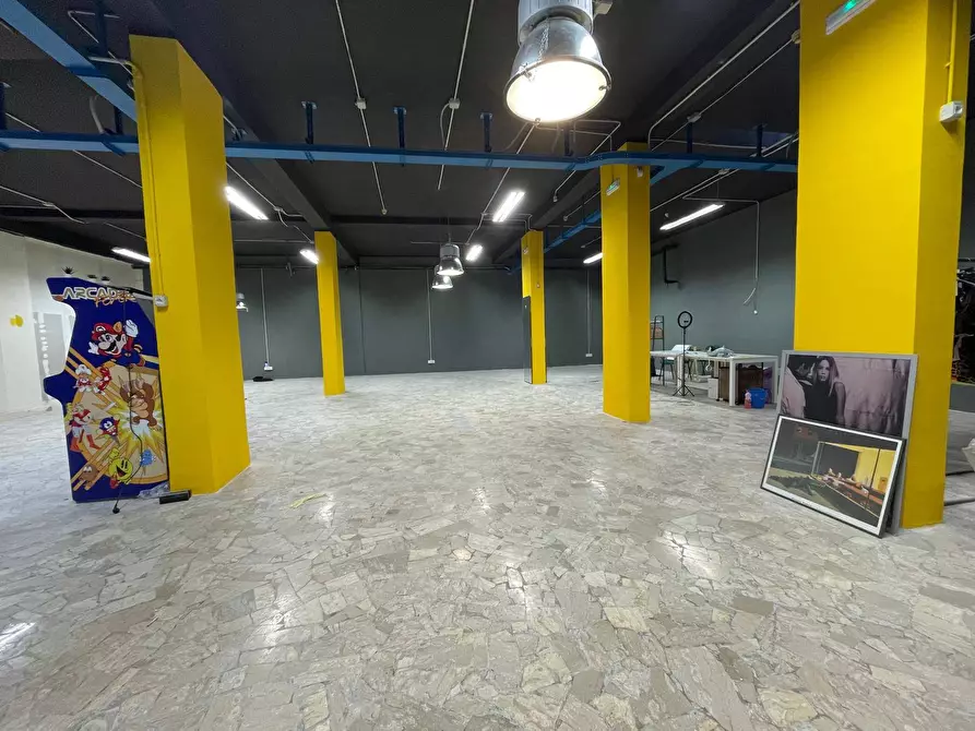 Immagine 3 di Magazzino in affitto  in via Nazionale Appia 253 a Capodrise