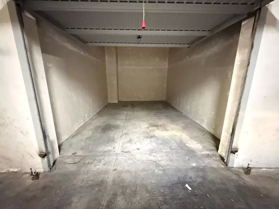 Immagine 1 di Box auto in vendita  in Via Patturelli 2 a Capodrise