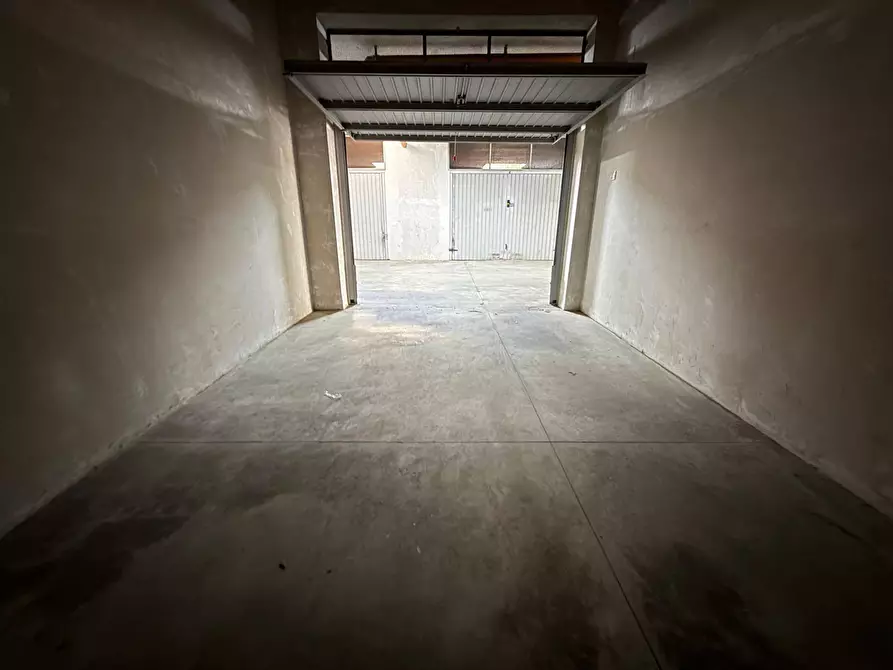 Immagine 3 di Box auto in vendita  in Via Patturelli 2 a Capodrise