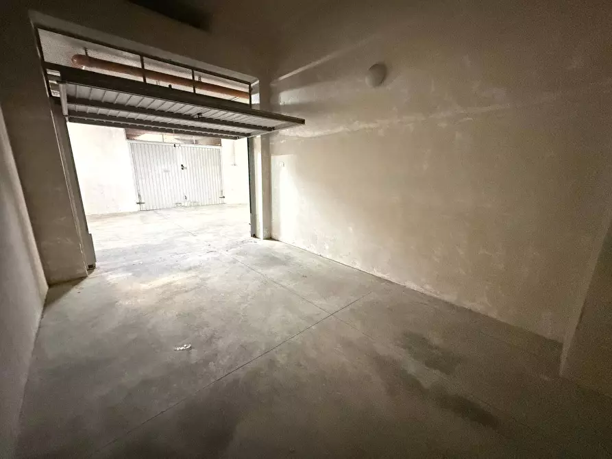 Immagine 2 di Box auto in vendita  in Via Patturelli 2 a Capodrise