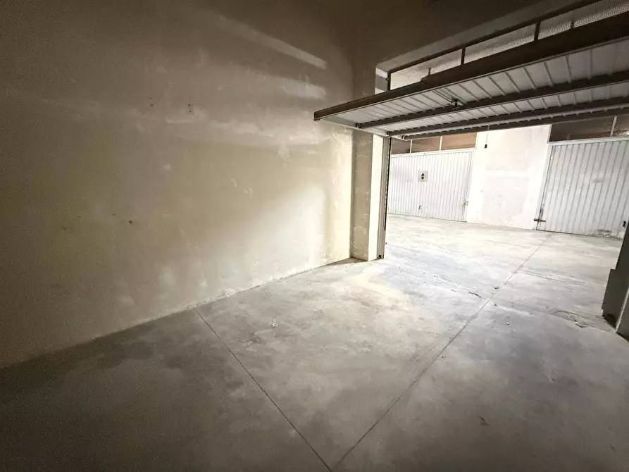 Immagine 4 di Box auto in vendita  in Via Patturelli 2 a Capodrise