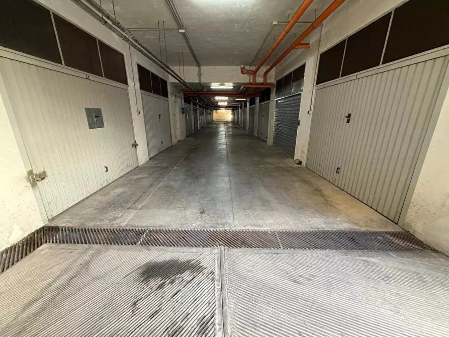 Immagine 6 di Box auto in vendita  in Via Patturelli 2 a Capodrise