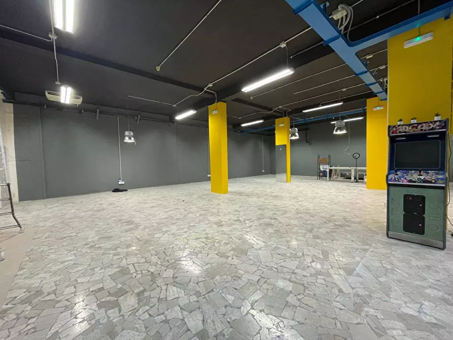 Immagine 1 di Negozio in affitto  in via Nazionale Appia 235 a Casagiove