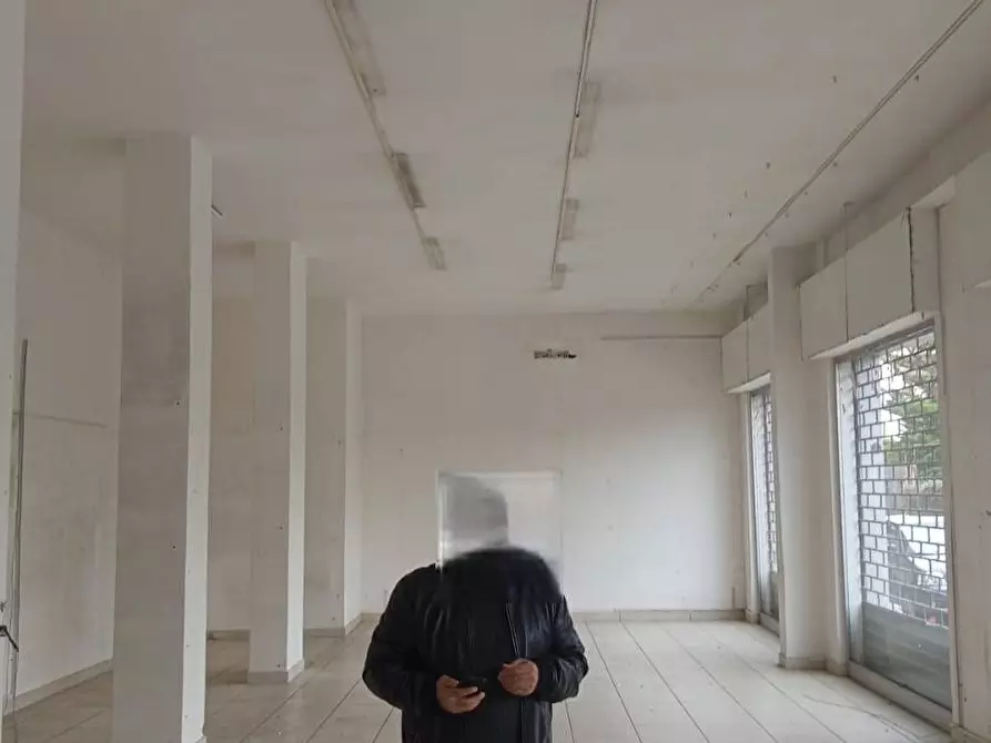 Immagine 6 di Negozio in affitto  in Viale Abramo Lincoln 257 a Caserta