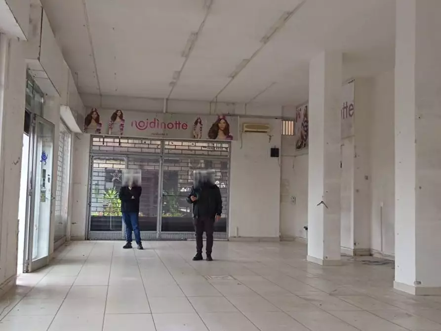 Immagine 5 di Negozio in affitto  in Viale Abramo Lincoln 257 a Caserta