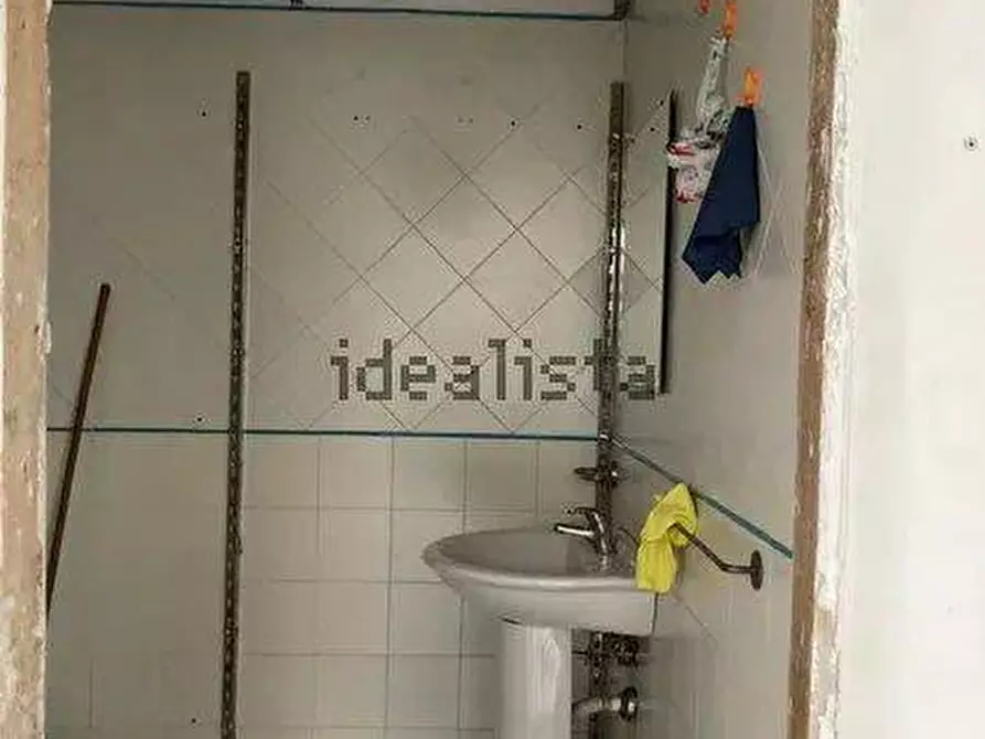 Immagine 9 di Negozio in affitto  in Viale Abramo Lincoln 257 a Caserta