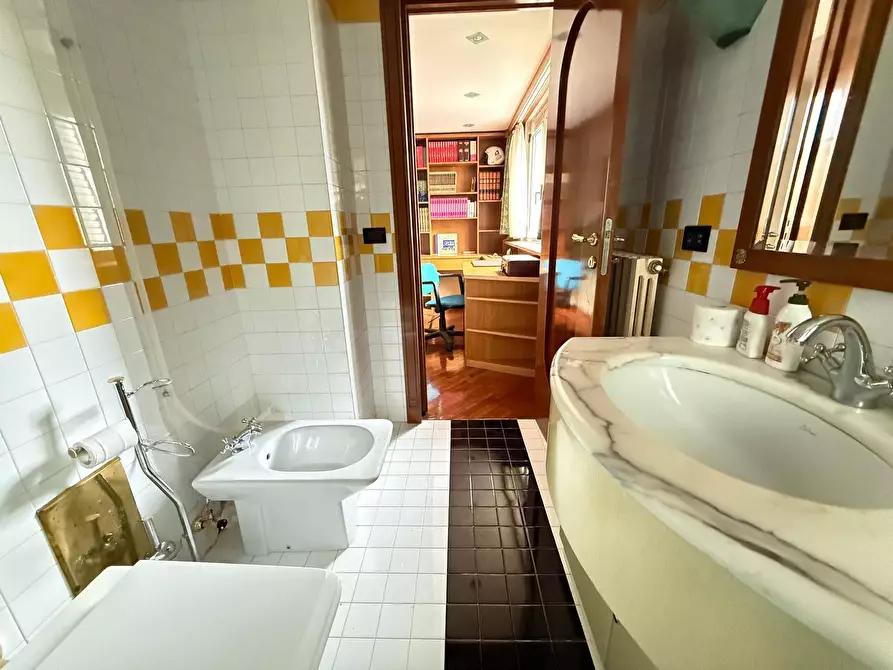 Immagine 27 di Villetta a schiera in vendita  in Via Salvo D'Acquisto 15 a Caserta