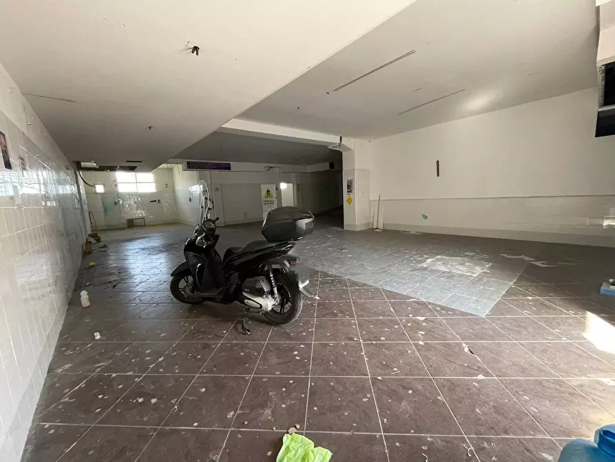 Immagine 3 di Negozio in affitto  in Via Libertà 394 a Maddaloni