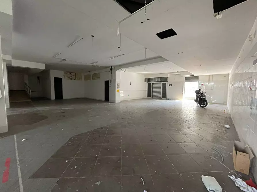Immagine 2 di Negozio in affitto  in Via Libertà 394 a Maddaloni