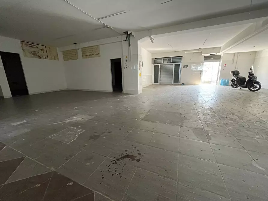 Immagine 4 di Negozio in affitto  in Via Libertà 394 a Maddaloni