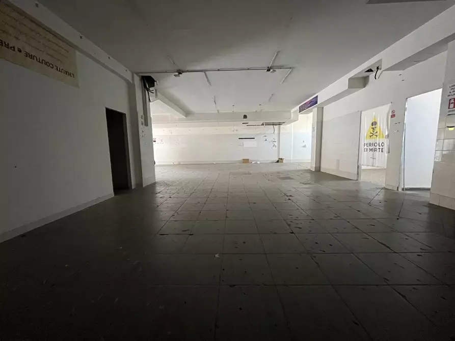 Immagine 6 di Negozio in affitto  in Via Libertà 394 a Maddaloni