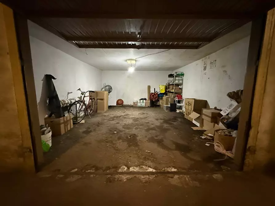 Immagine 1 di Box auto in vendita  in Via Barducci 10 a Caserta