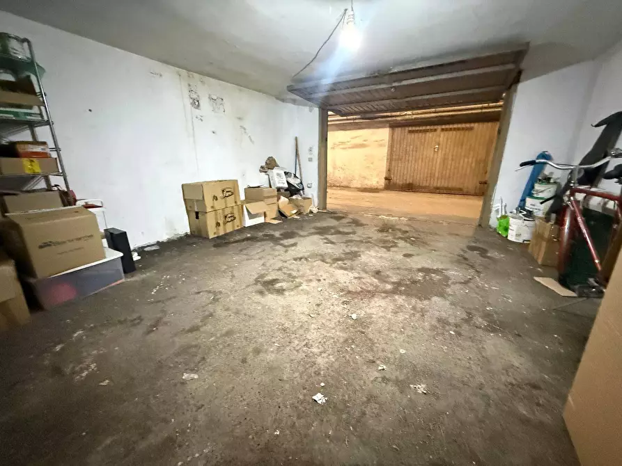 Immagine 2 di Box auto in vendita  in Via Barducci 10 a Caserta