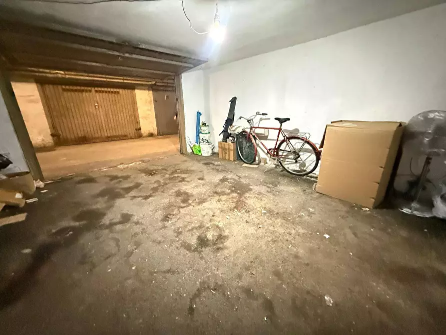 Immagine 4 di Box auto in vendita  in Via Barducci 10 a Caserta