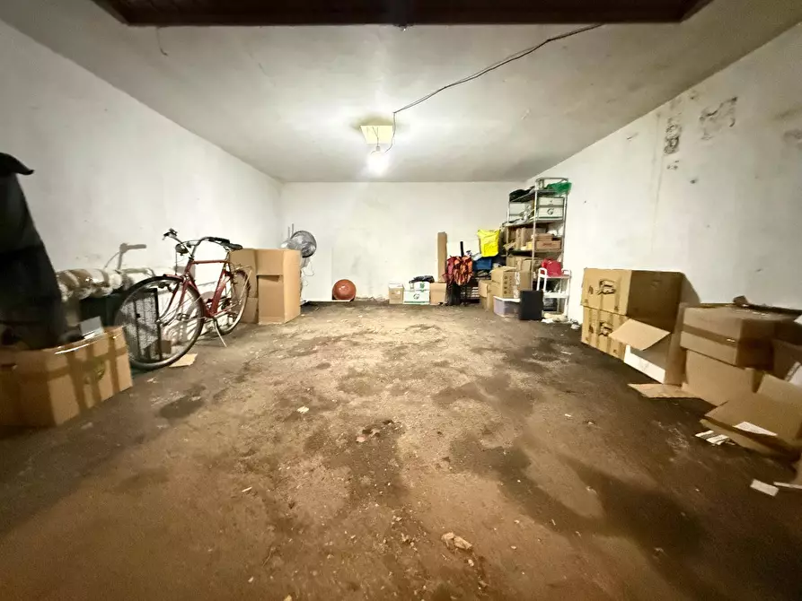 Immagine 8 di Box auto in vendita  in Via Barducci 10 a Caserta