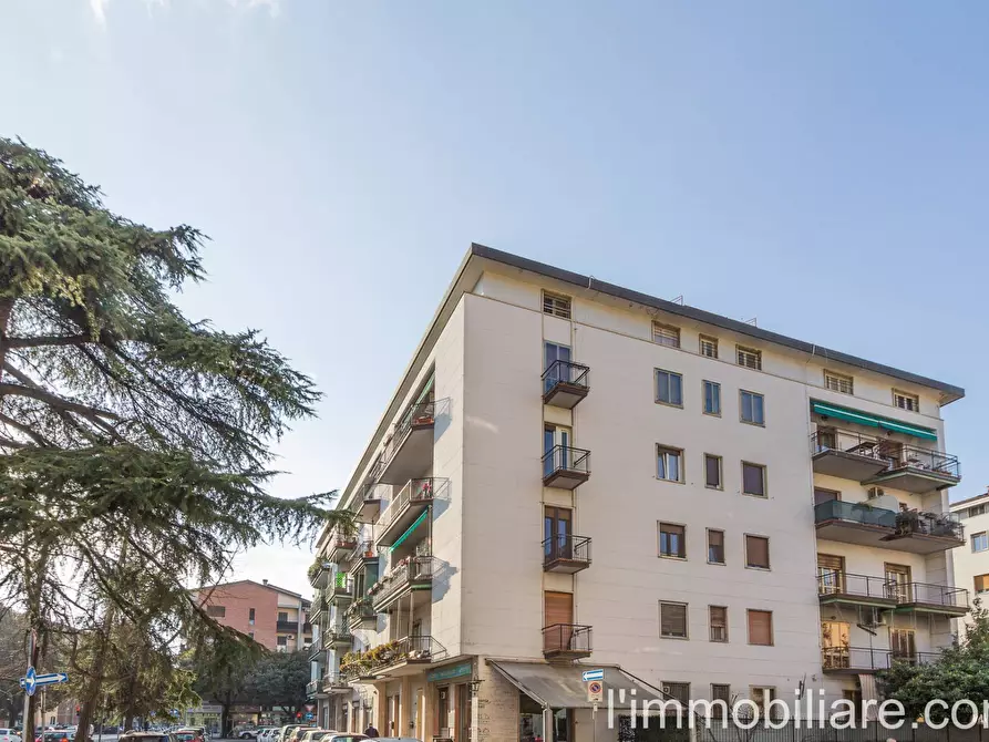 Immagine 2 di Appartamento in vendita  in Viale Cristoforo Colombo 89 a Verona