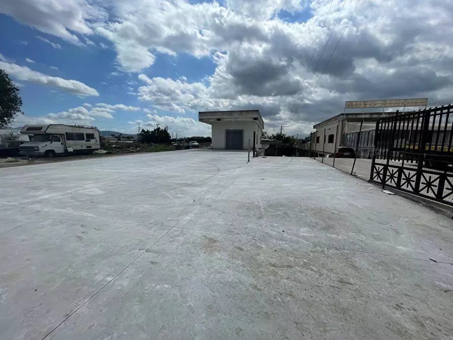 Immagine 3 di Negozio in affitto  in Via Vicinale Discesa Galitta a Maddaloni