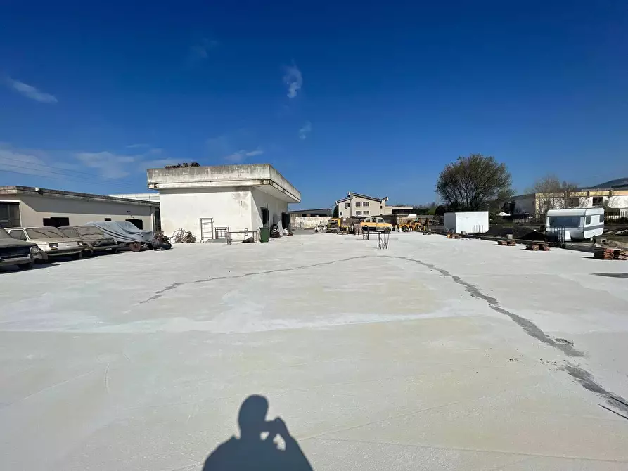 Immagine 5 di Negozio in affitto  in Via Vicinale Discesa Galitta a Maddaloni