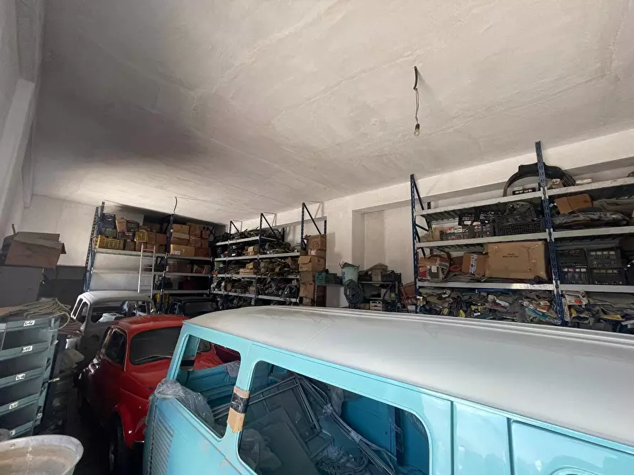 Immagine 7 di Negozio in affitto  in Via Vicinale Discesa Galitta a Maddaloni