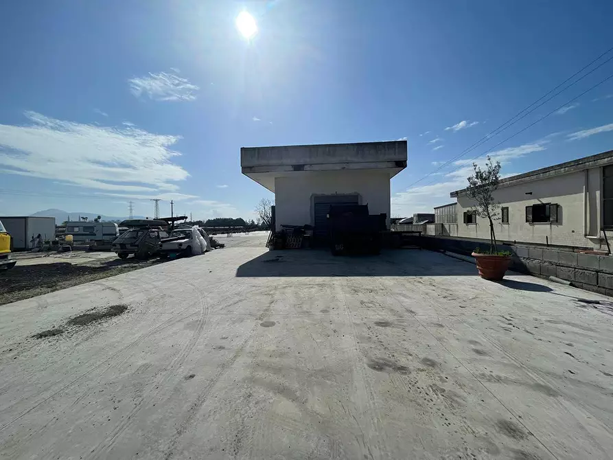 Immagine 8 di Negozio in affitto  in Via Vicinale Discesa Galitta a Maddaloni