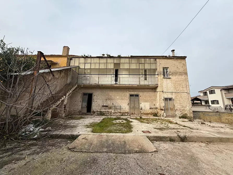 Immagine 1 di Casa indipendente in vendita  in Via Leonardo da Vinci a Cancello Ed Arnone