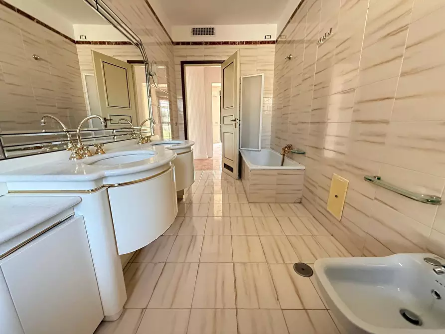 Immagine 26 di Appartamento in affitto  in Via Pier Paolo Pasolini 47 a Caserta