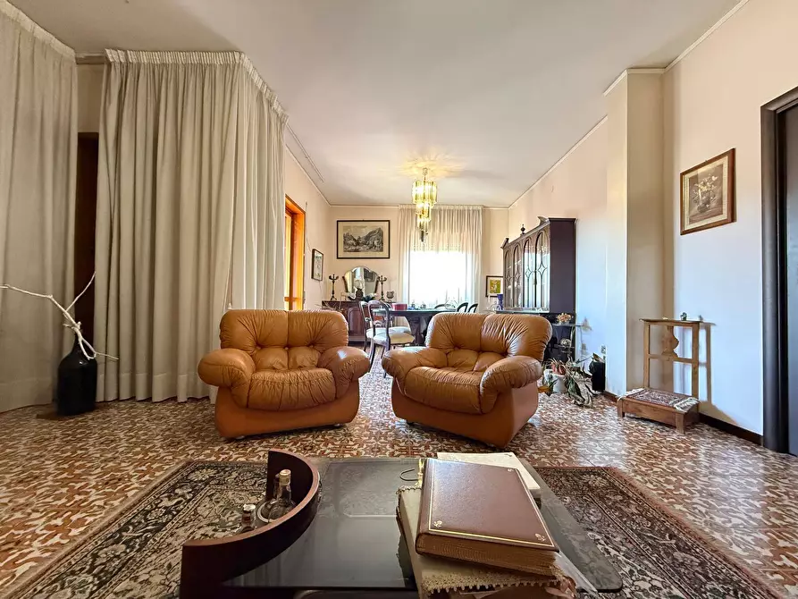 Immagine 3 di Appartamento in vendita  in Via Lupoli 3 a Caserta