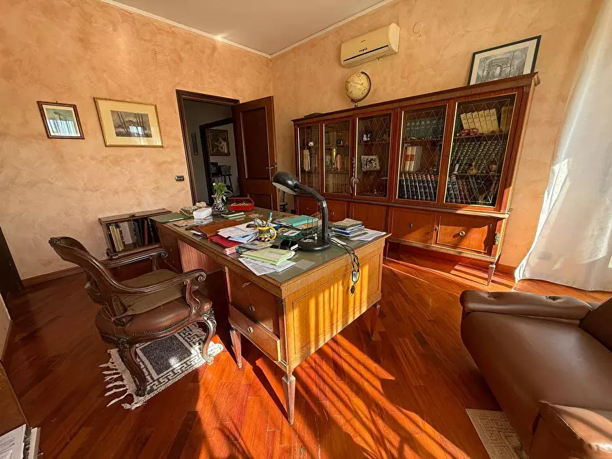 Immagine 10 di Appartamento in vendita  in Via Lupoli 3 a Caserta