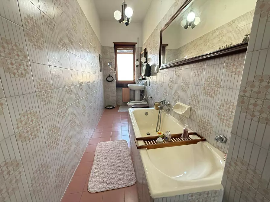 Immagine 51 di Appartamento in vendita  in Via Lupoli 3 a Caserta