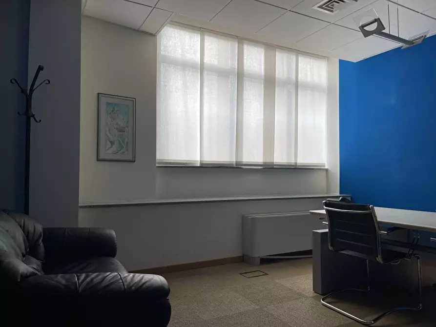 Immagine 3 di Ufficio in vendita  in Via Carlo Noè 45 a Gallarate