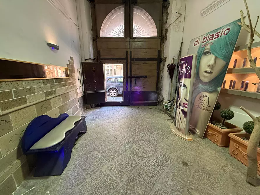 Immagine 10 di Negozio in vendita  in Via XX  Settembre 13 a Capodrise